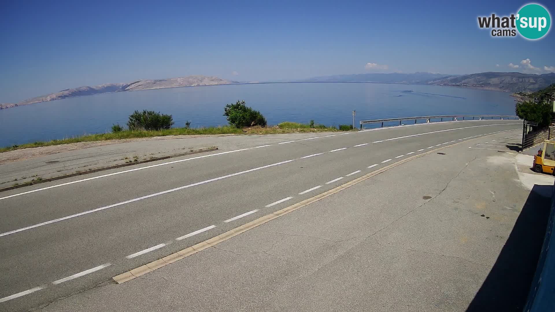Kamera Jadranska Magistrala D8 pri SENJu – pogled na otok KRK