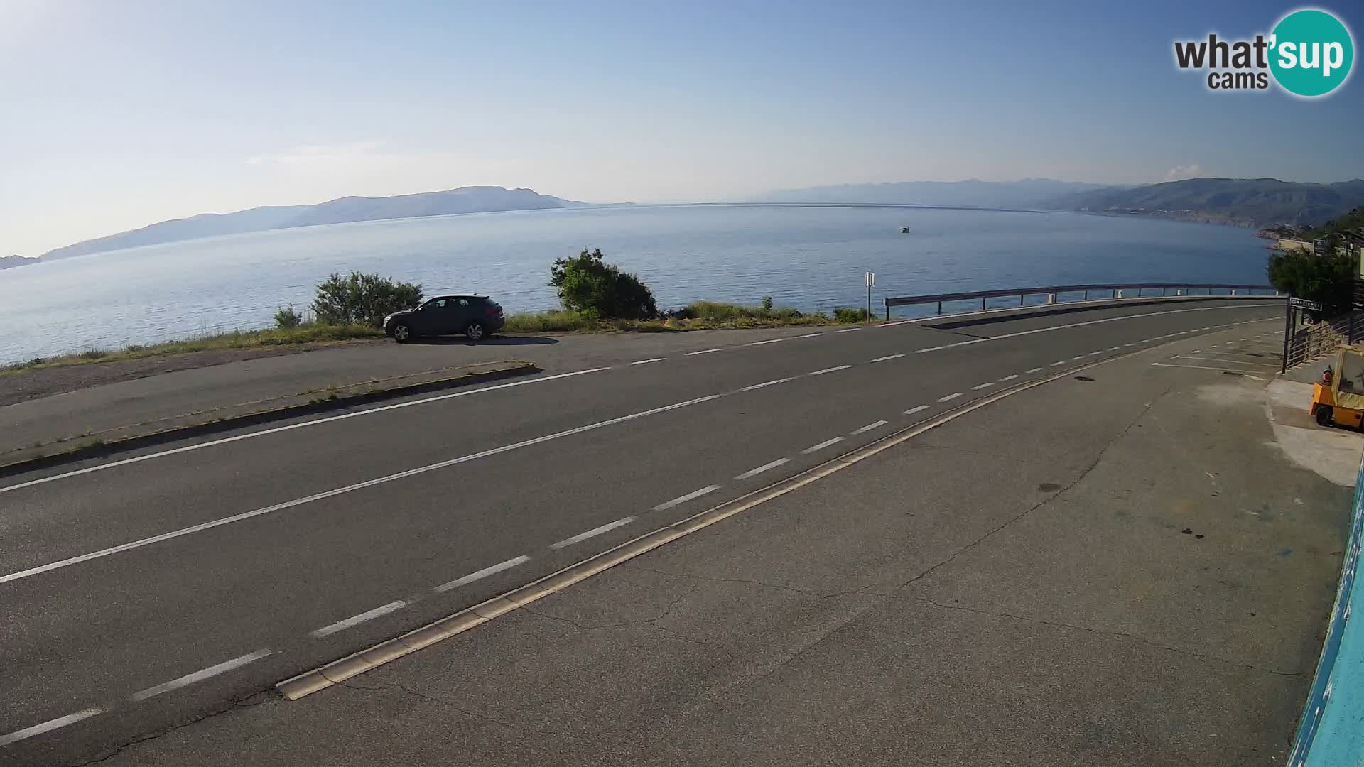 Kamera Jadranska Magistrala D8 pri SENJu – pogled na otok KRK