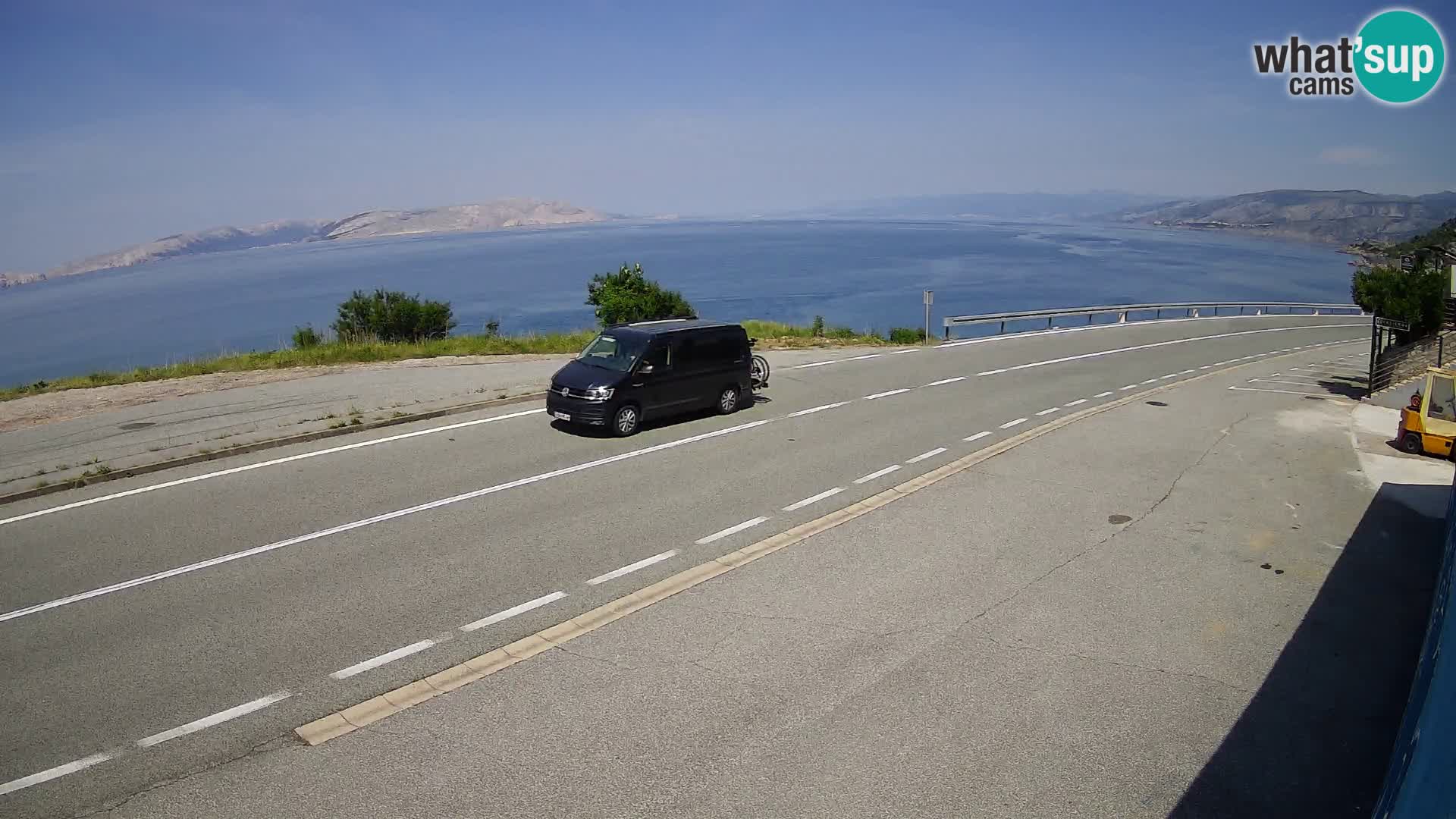 Kamera Jadranska Magistrala D8 pri SENJu – pogled na otok KRK