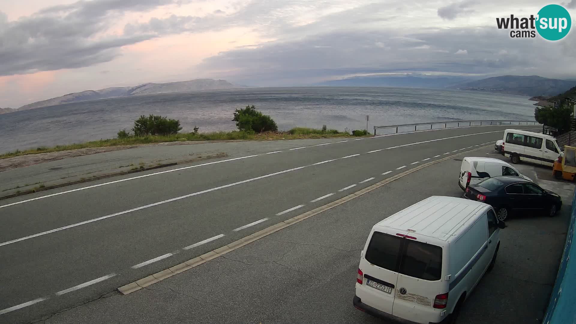 Kamera Jadranska Magistrala D8 pri SENJu – pogled na otok KRK