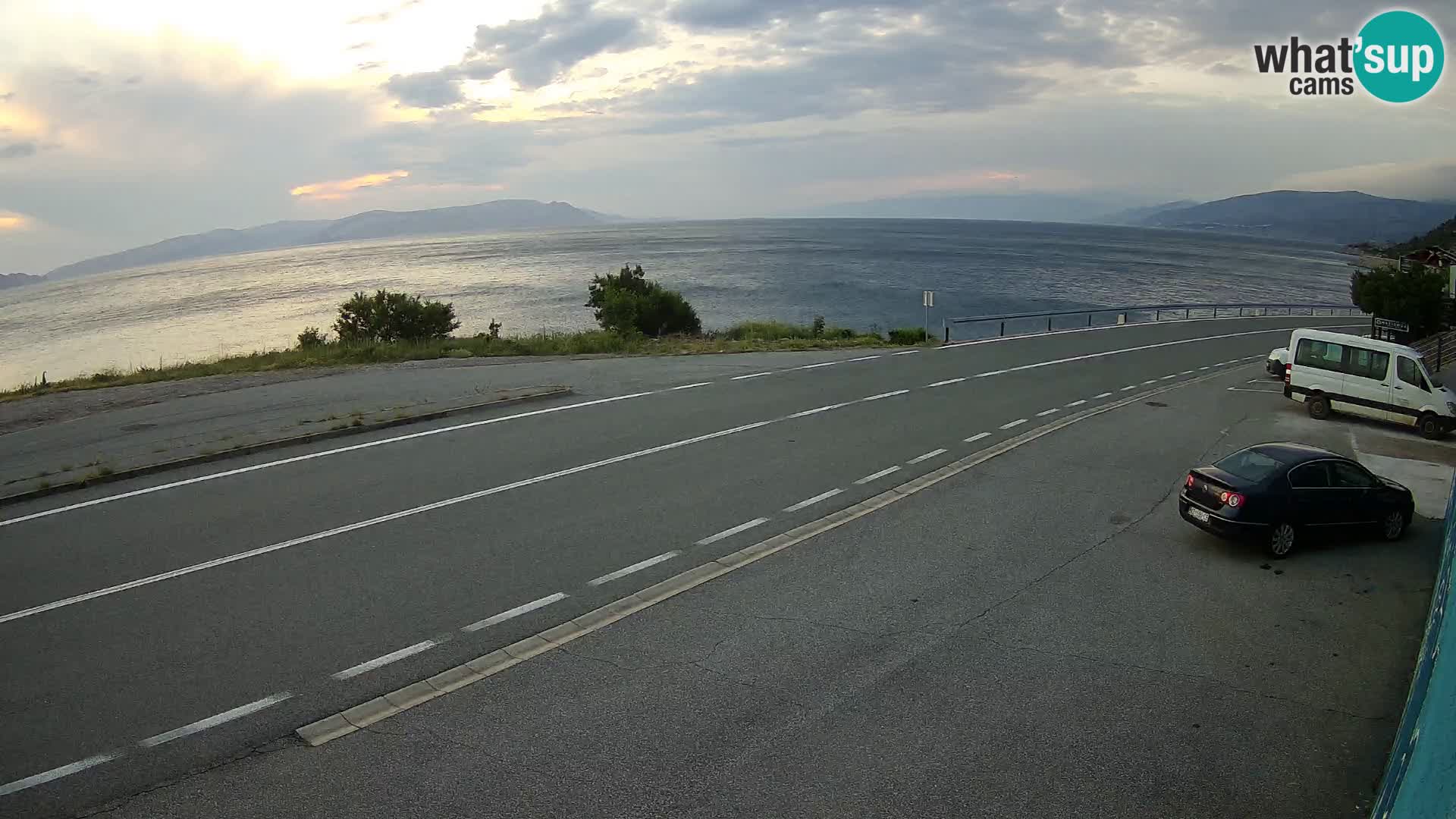 Kamera Jadranska Magistrala D8 pri SENJu – pogled na otok KRK