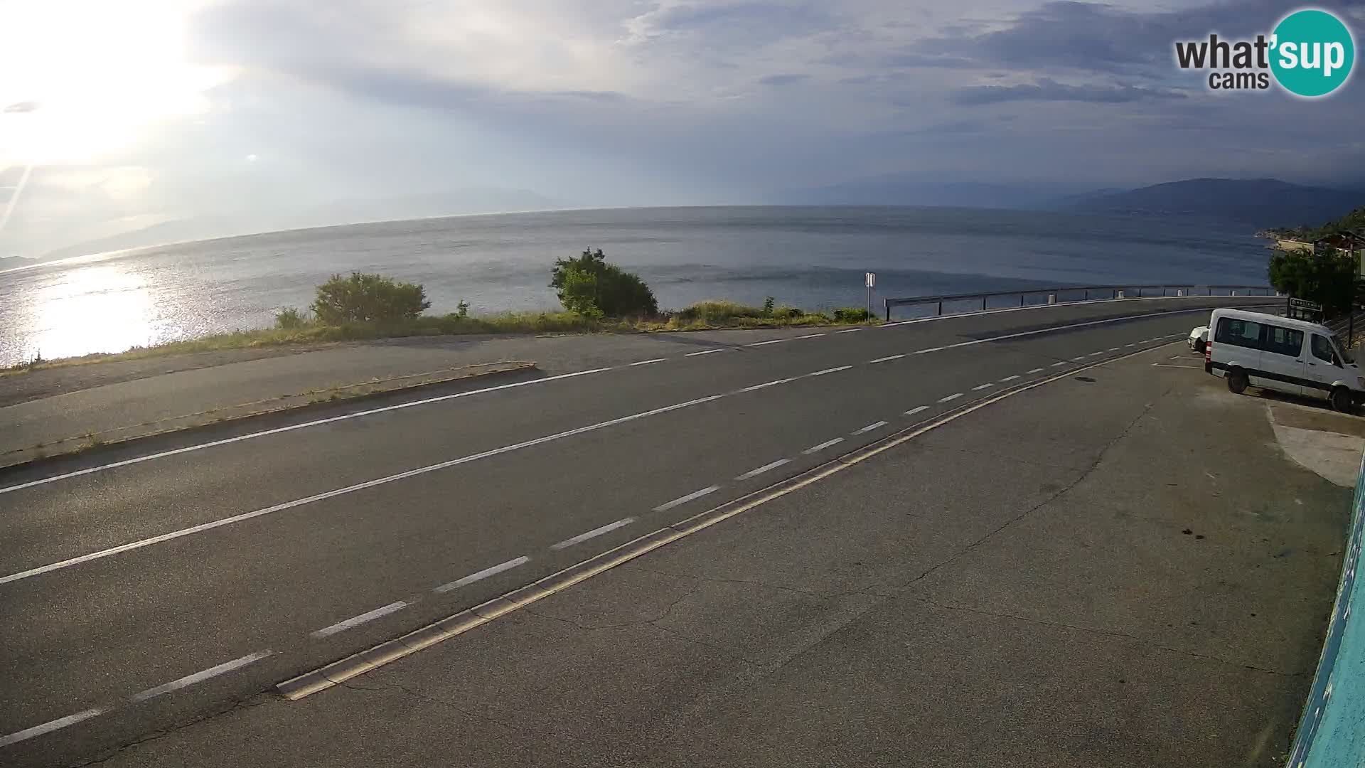 Kamera Jadranska Magistrala D8 pri SENJu – pogled na otok KRK