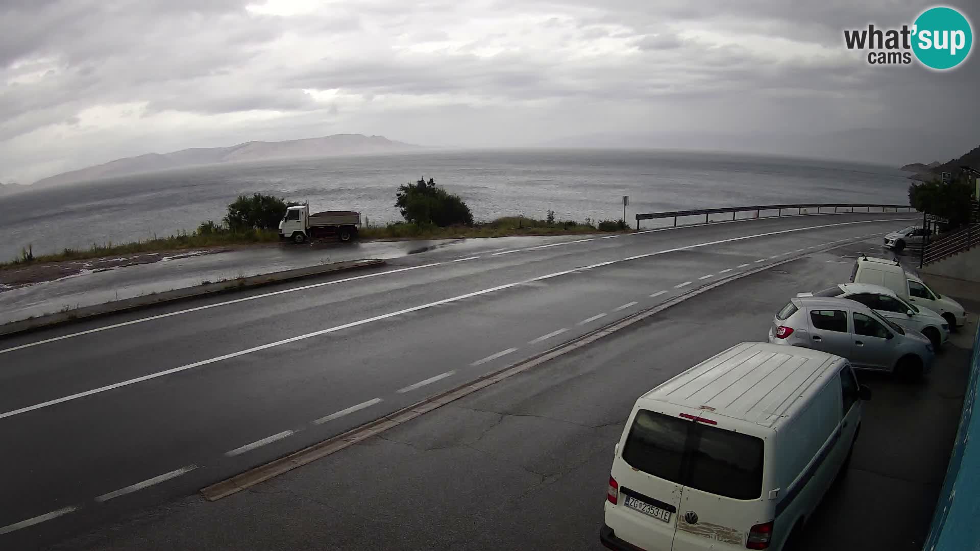 Kamera Jadranska Magistrala D8 pri SENJu – pogled na otok KRK