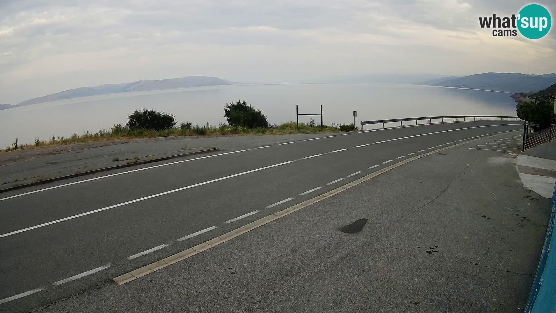 Kamera Jadranska Magistrala D8 pri SENJu – pogled na otok KRK