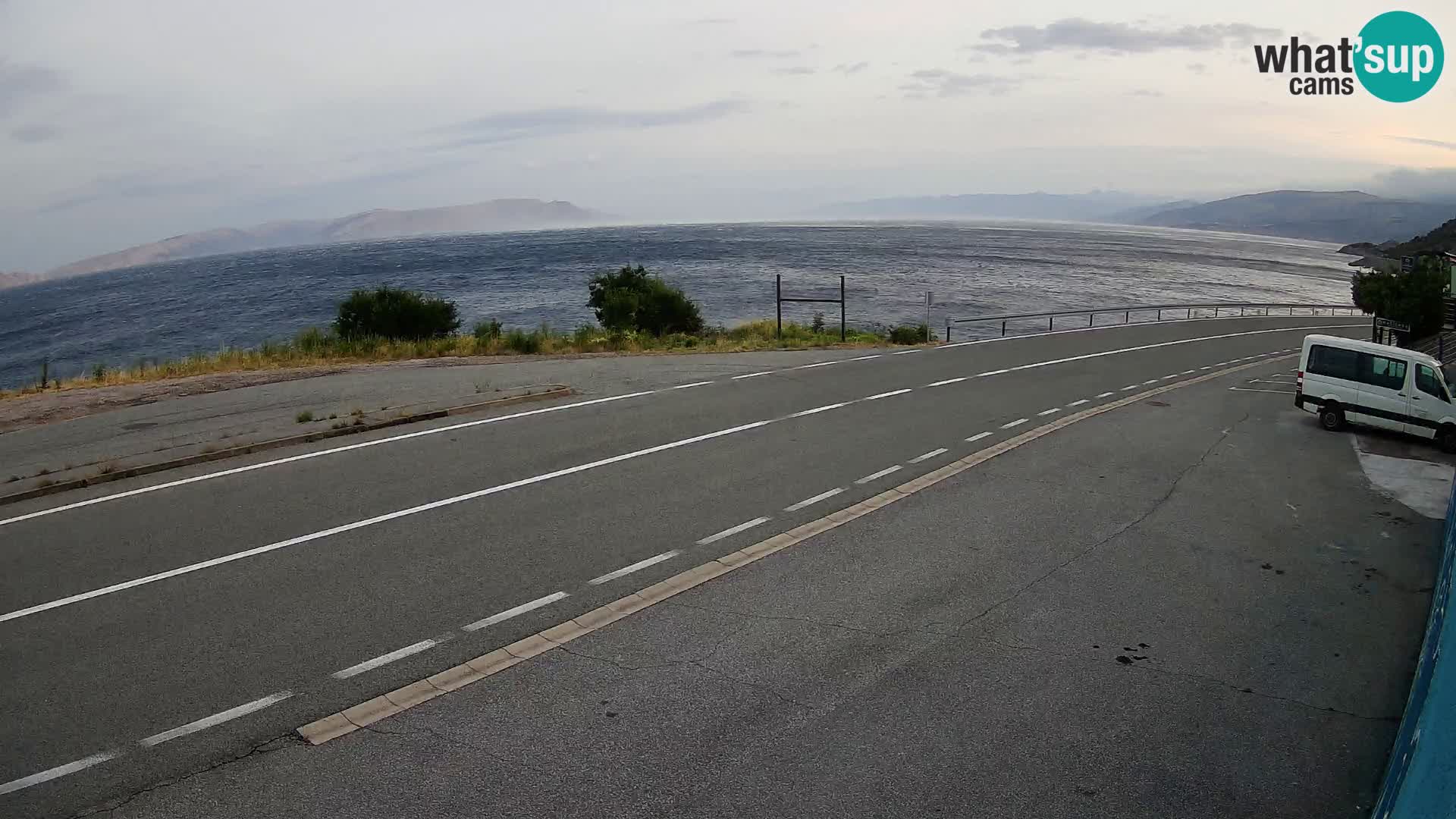 Kamera Jadranska Magistrala D8 pri SENJu – pogled na otok KRK