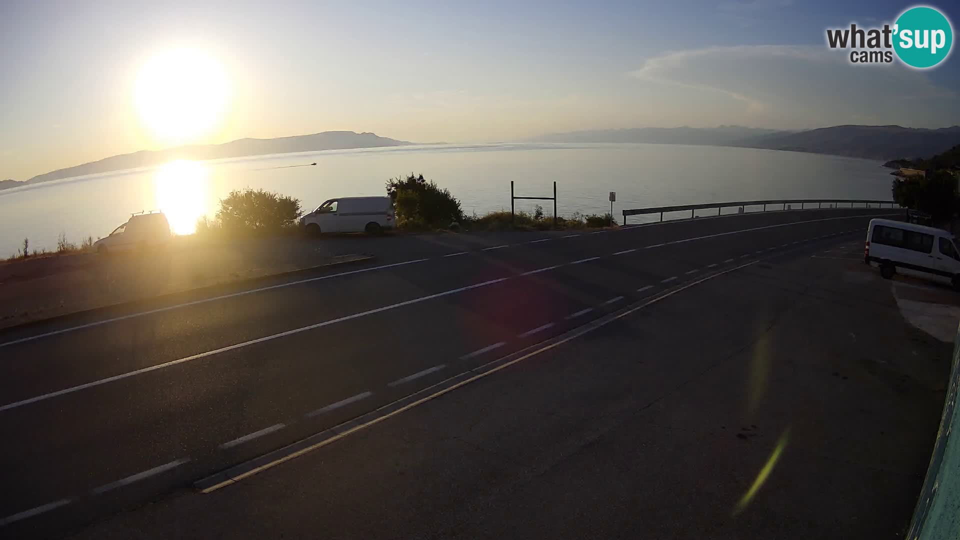 Kamera Jadranska Magistrala D8 pri SENJu – pogled na otok KRK