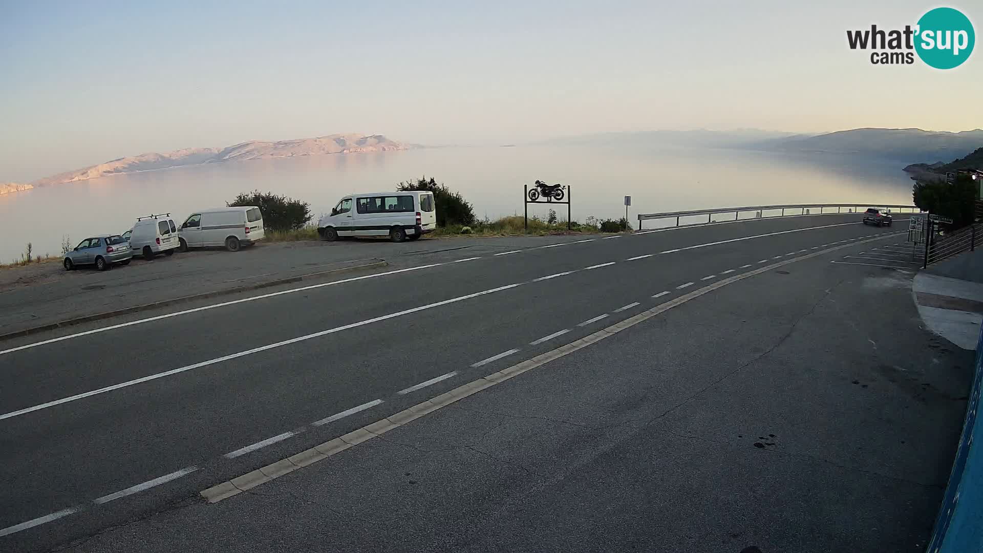 Kamera Jadranska Magistrala D8 pri SENJu – pogled na otok KRK