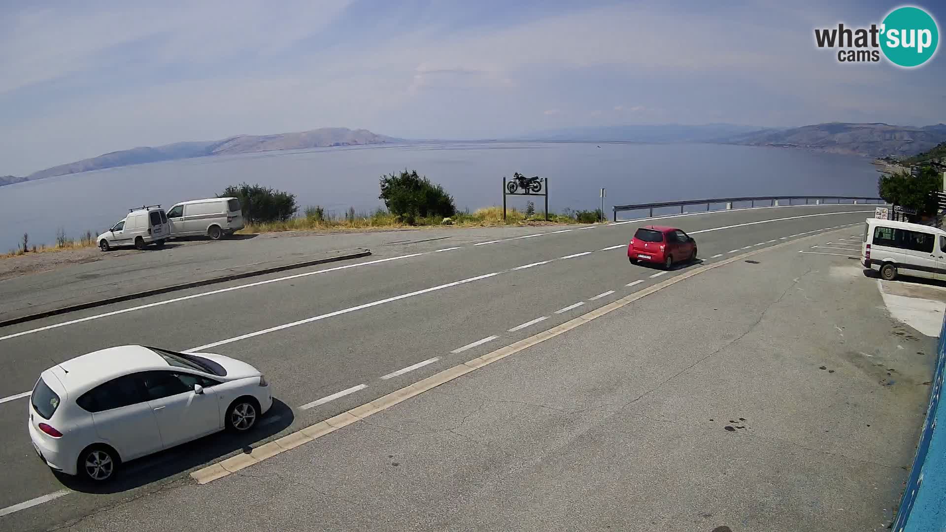 Kamera Jadranska Magistrala D8 pri SENJu – pogled na otok KRK