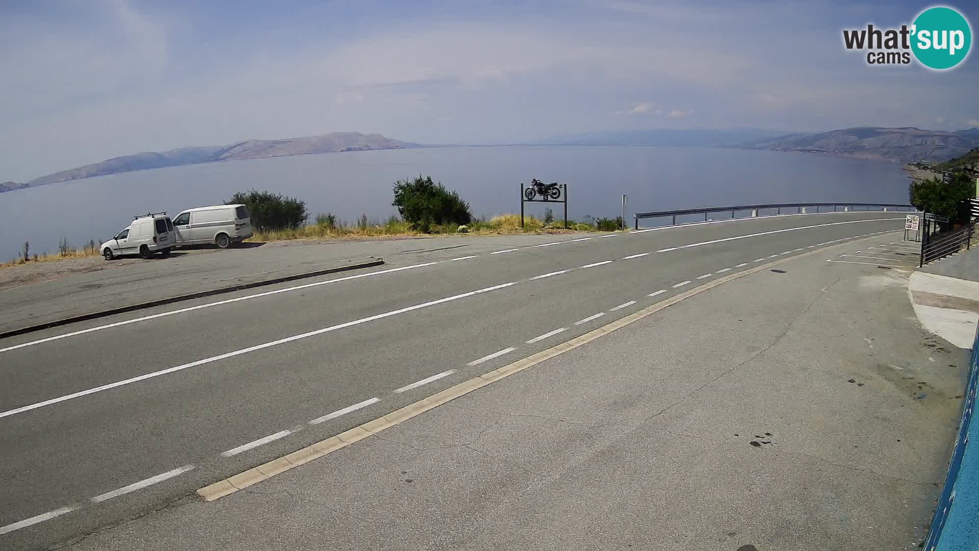 Kamera Jadranska Magistrala D8 pri SENJu – pogled na otok KRK