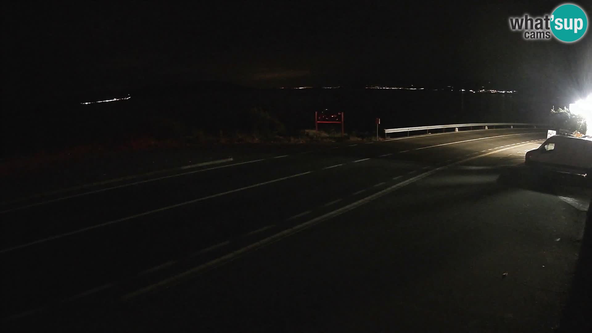 Kamera Jadranska Magistrala D8 pri SENJu – pogled na otok KRK