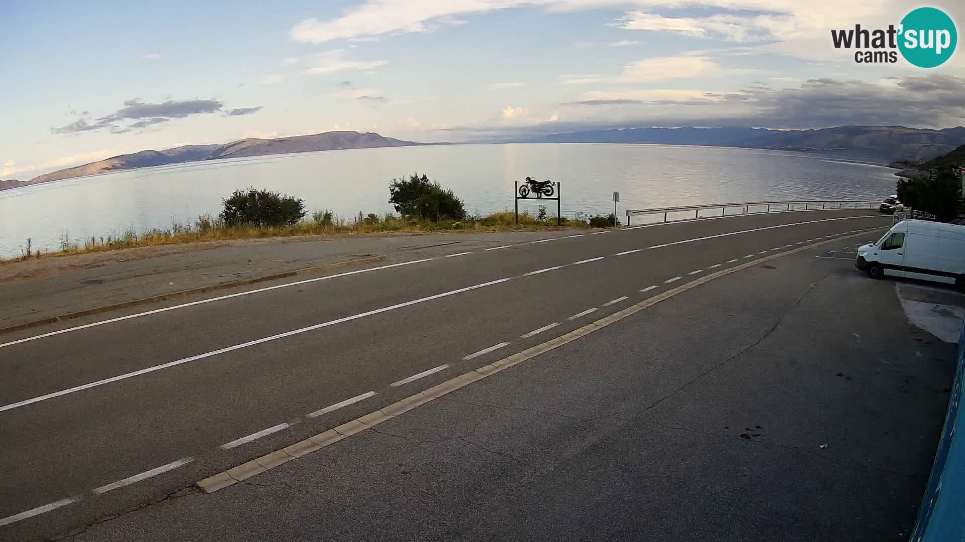 Kamera Jadranska Magistrala D8 pri SENJu – pogled na otok KRK
