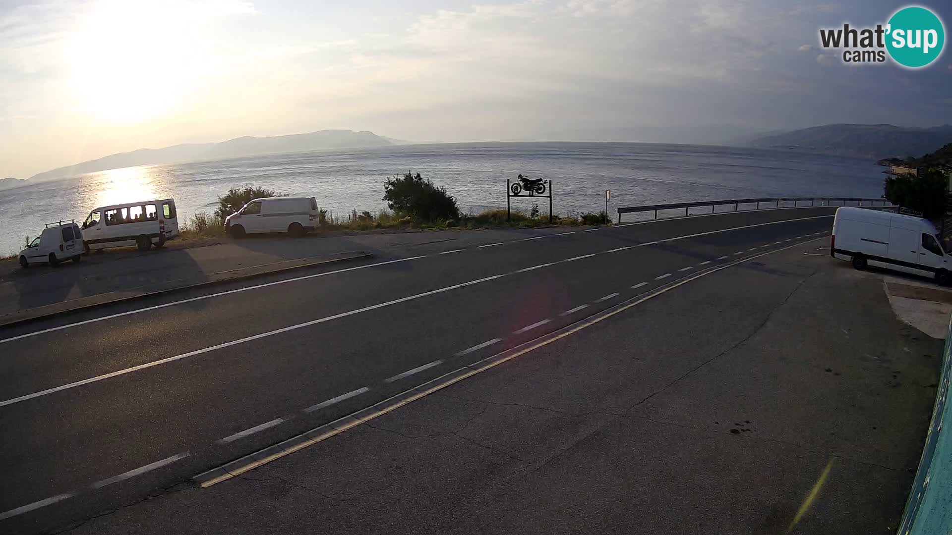 Kamera Jadranska Magistrala D8 pri SENJu – pogled na otok KRK