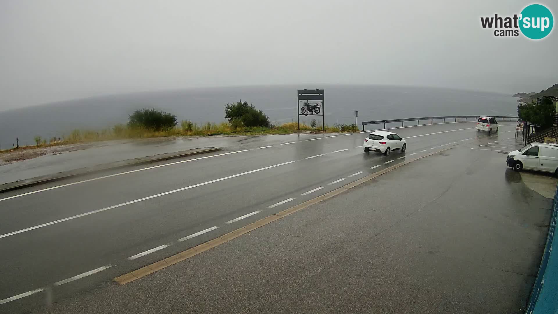 Kamera Jadranska Magistrala D8 pri SENJu – pogled na otok KRK