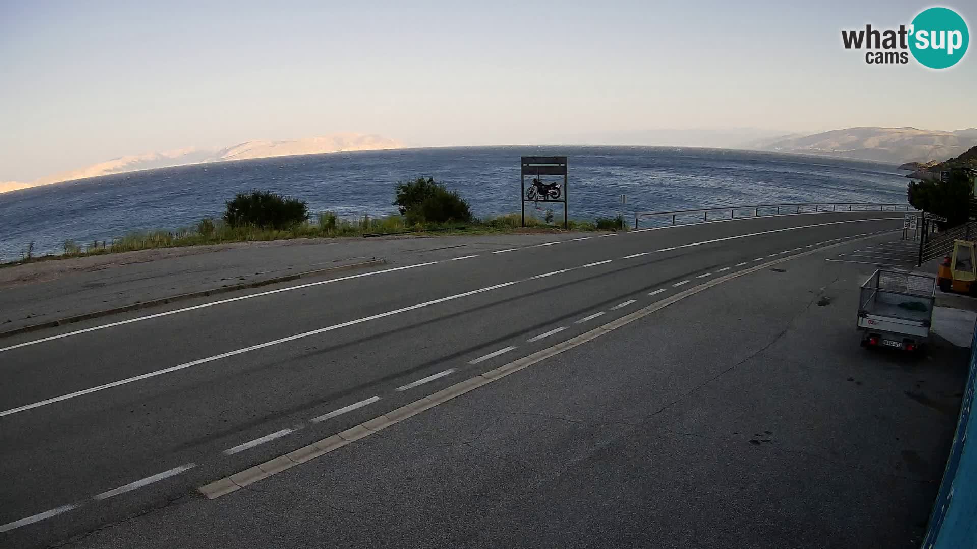 Kamera Jadranska Magistrala D8 pri SENJu – pogled na otok KRK