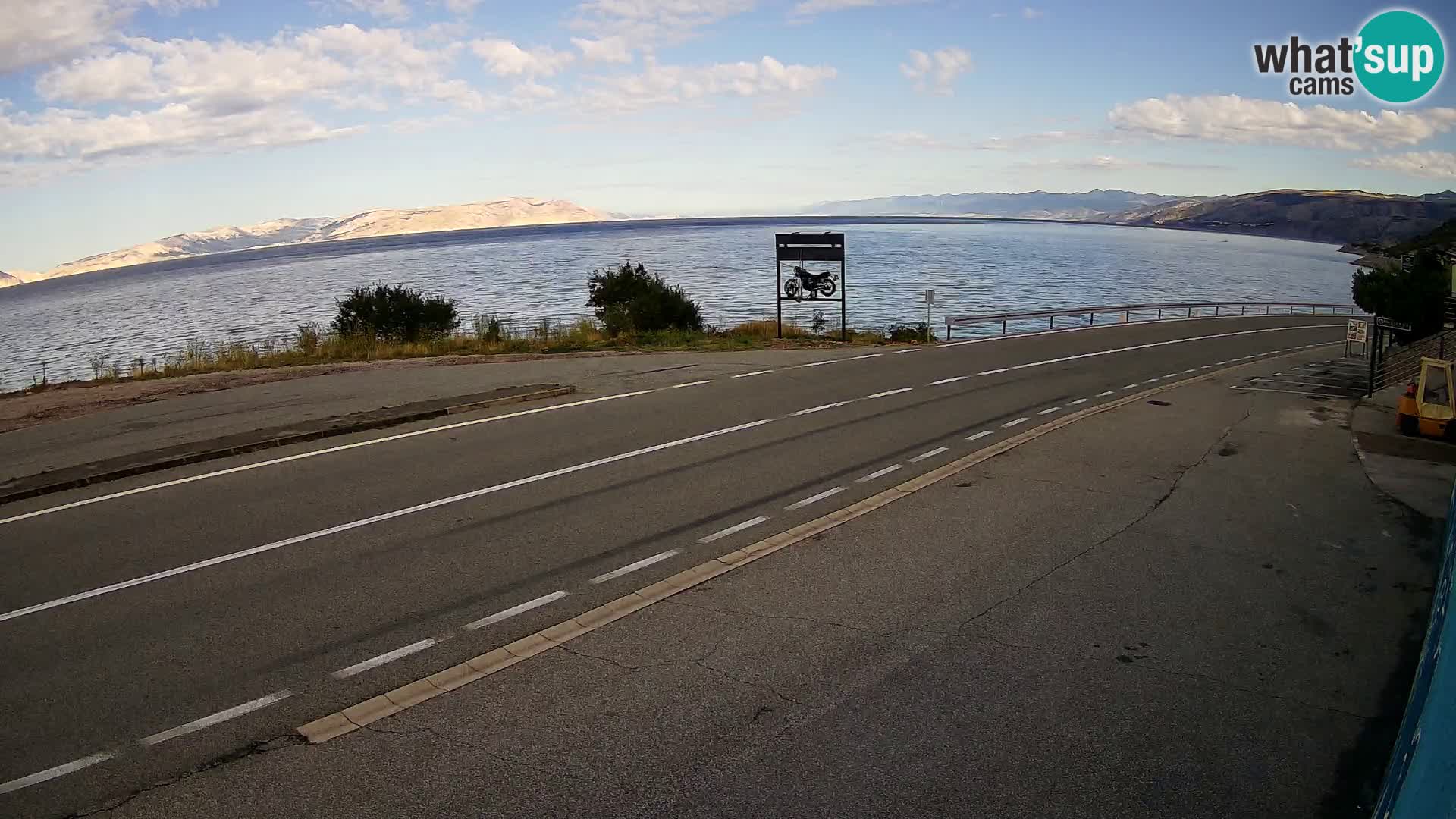 Kamera Jadranska Magistrala D8 pri SENJu – pogled na otok KRK