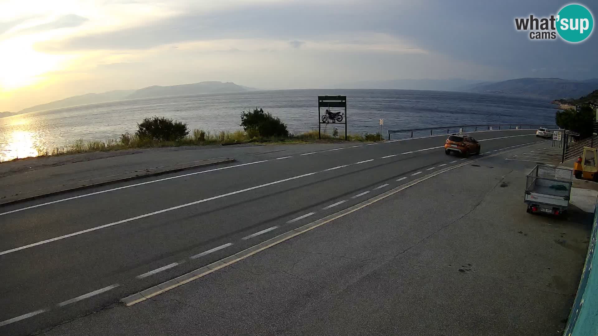 Kamera Jadranska Magistrala D8 pri SENJu – pogled na otok KRK
