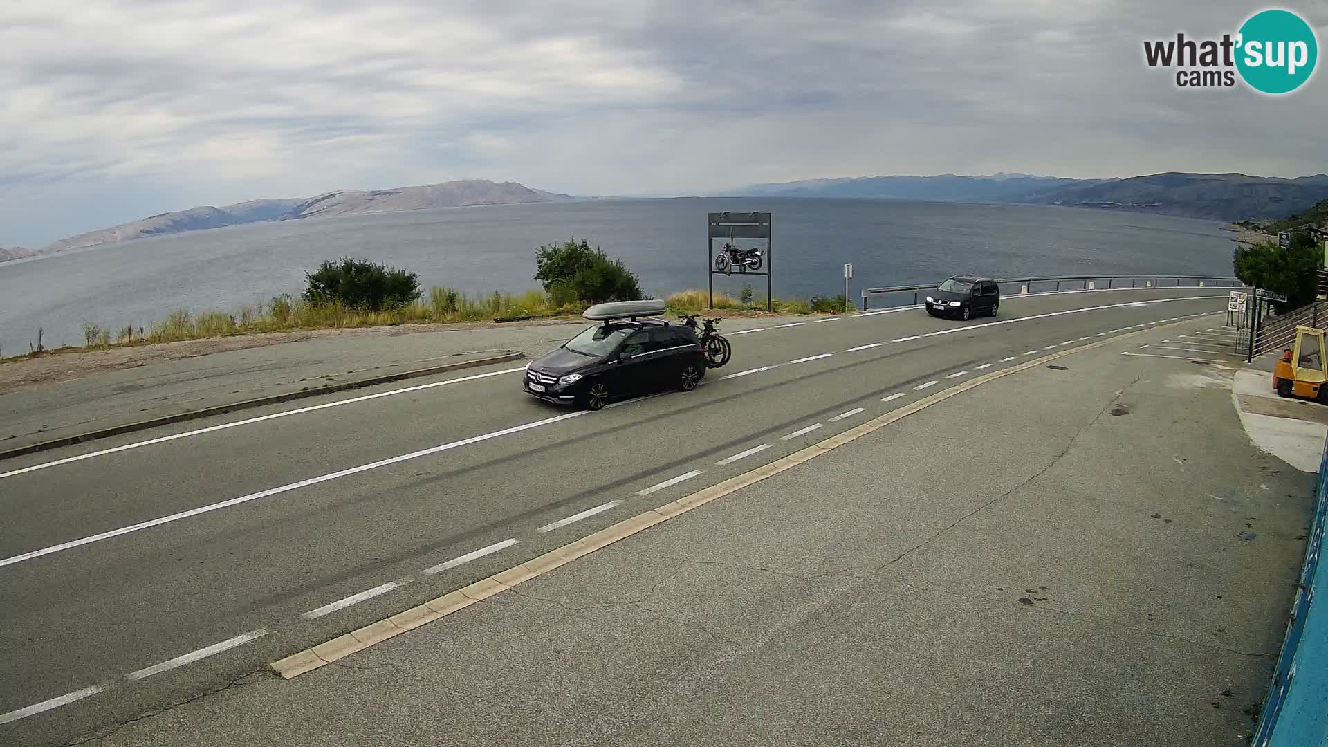Kamera Jadranska Magistrala D8 pri SENJu – pogled na otok KRK