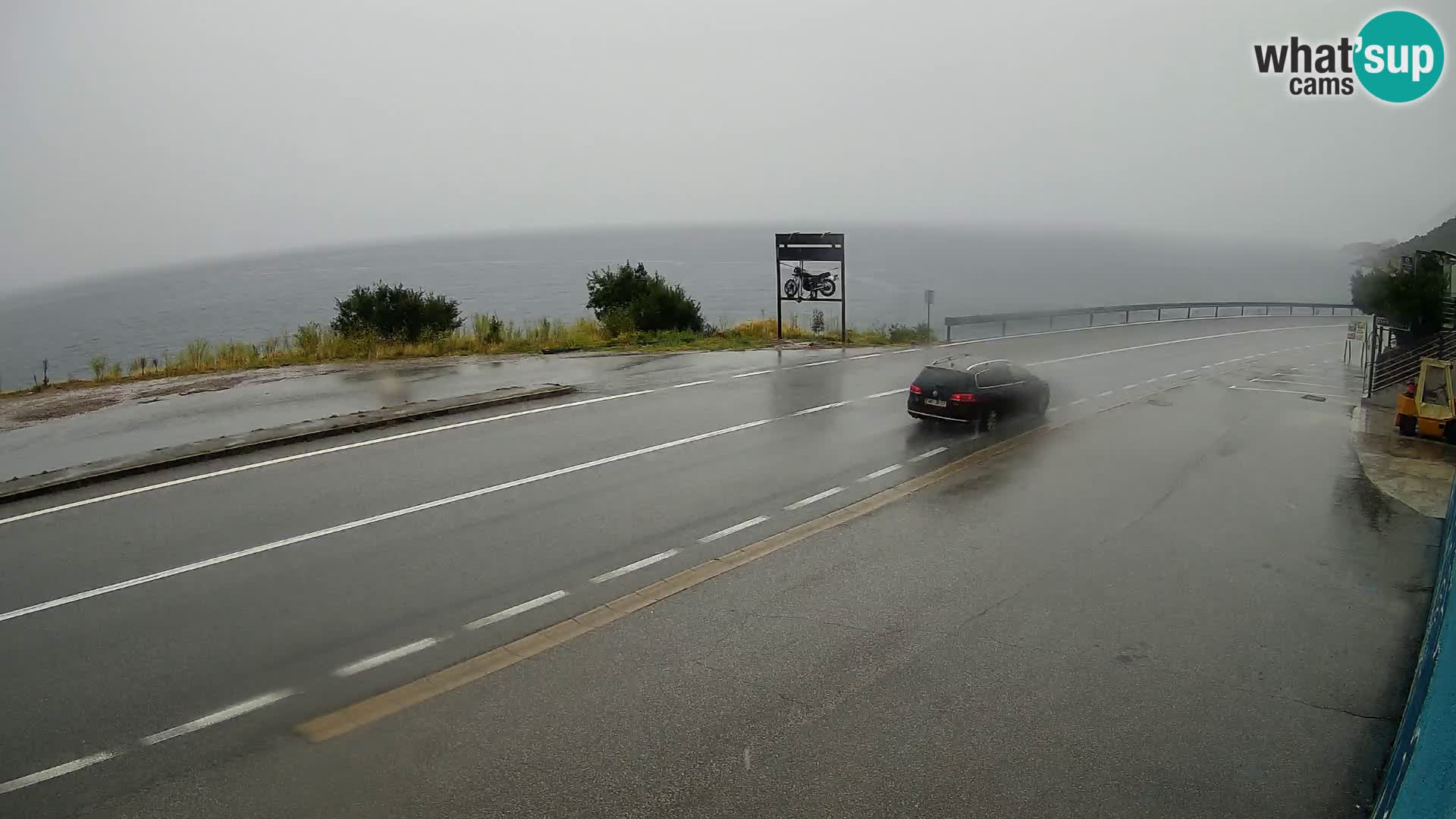 Kamera Jadranska Magistrala D8 pri SENJu – pogled na otok KRK