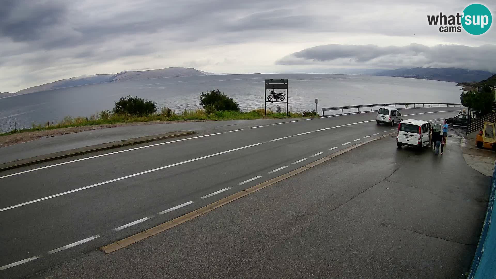 Kamera Jadranska Magistrala D8 pri SENJu – pogled na otok KRK