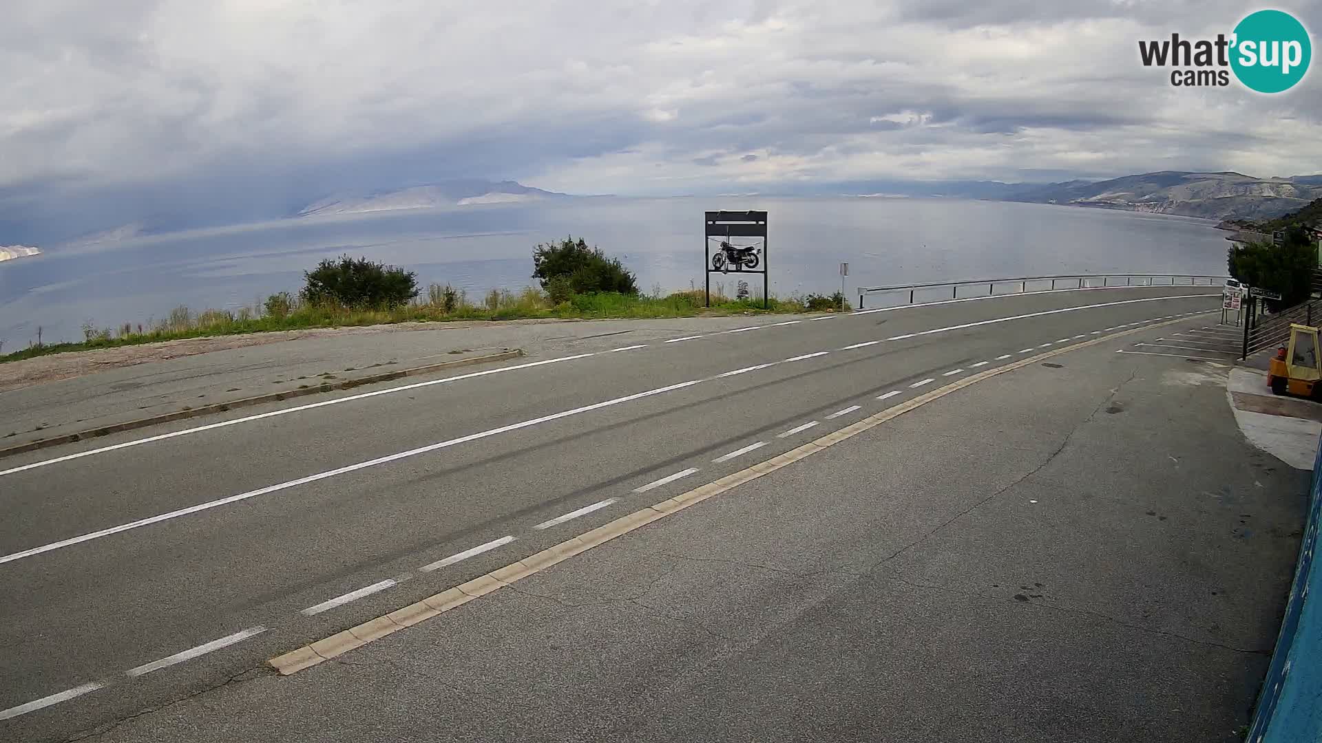 Kamera Jadranska Magistrala D8 pri SENJu – pogled na otok KRK