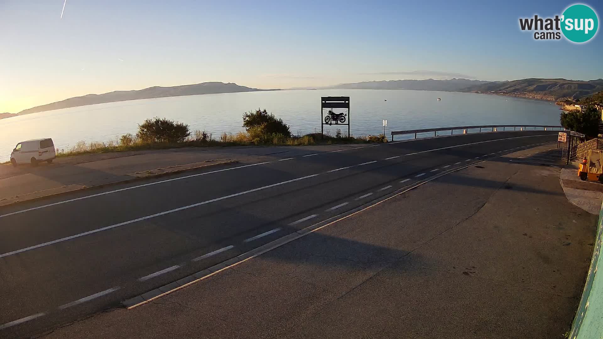 Kamera Jadranska Magistrala D8 pri SENJu – pogled na otok KRK