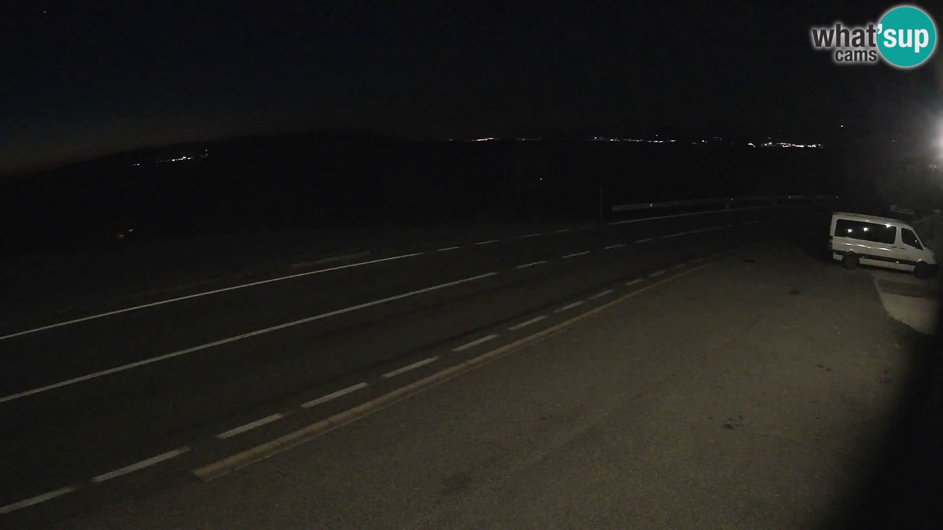 Kamera Jadranska Magistrala D8 pri SENJu – pogled na otok KRK