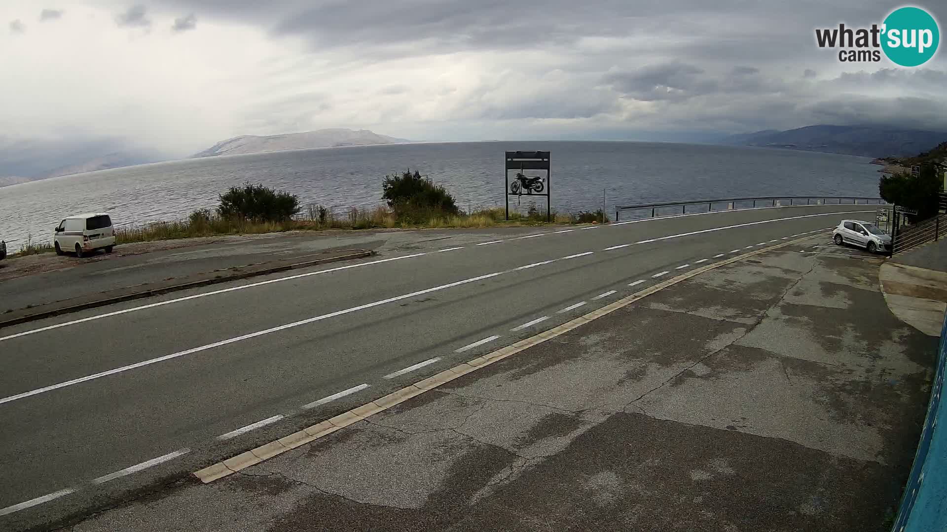 Kamera Jadranska Magistrala D8 pri SENJu – pogled na otok KRK