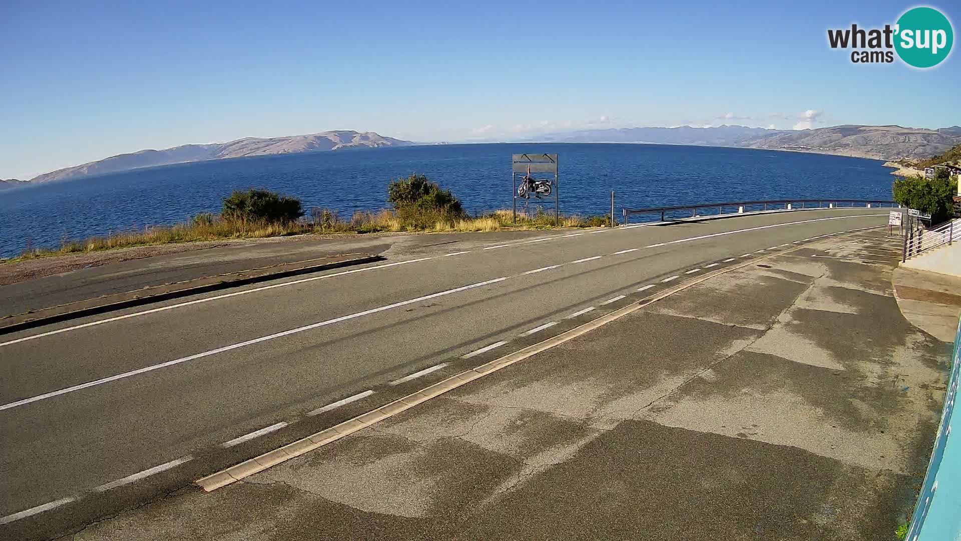 Kamera Jadranska Magistrala D8 pri SENJu – pogled na otok KRK