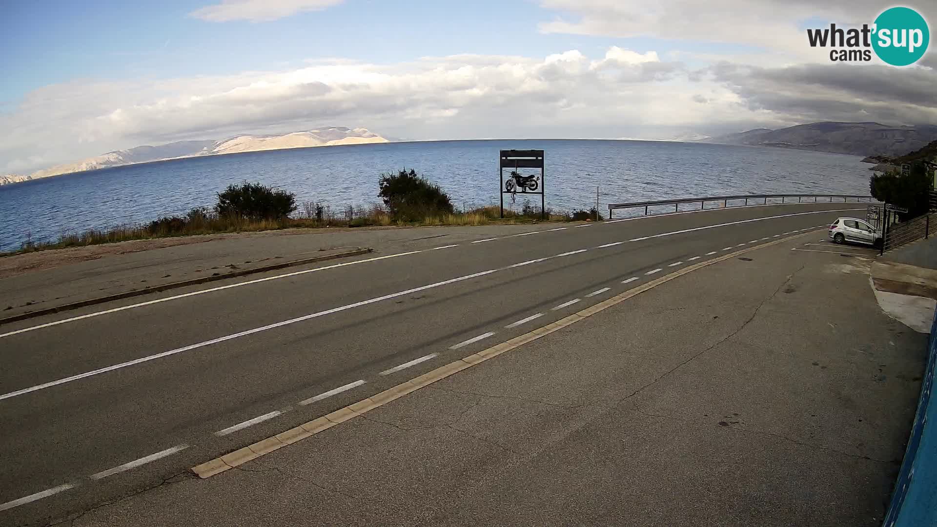 Kamera Jadranska Magistrala D8 pri SENJu – pogled na otok KRK