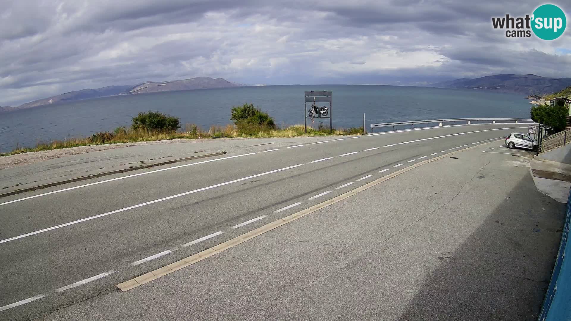 Kamera Jadranska Magistrala D8 pri SENJu – pogled na otok KRK