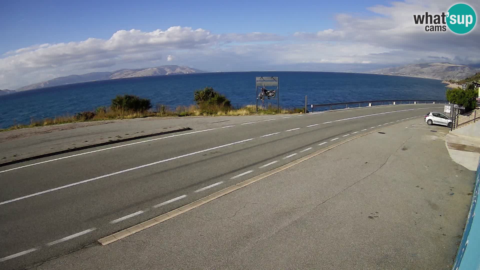 Kamera Jadranska Magistrala D8 pri SENJu – pogled na otok KRK