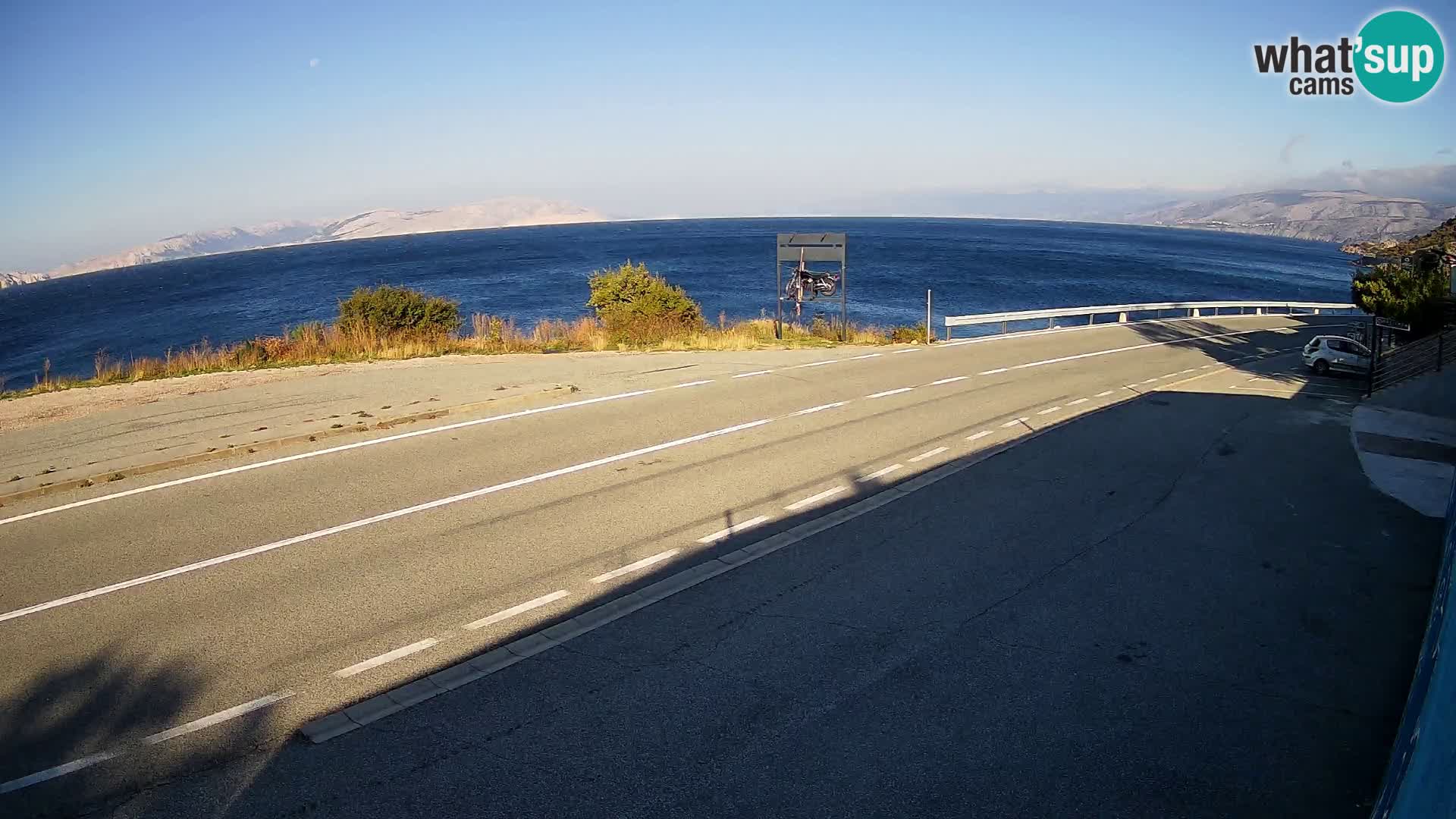 Kamera Jadranska Magistrala D8 pri SENJu – pogled na otok KRK