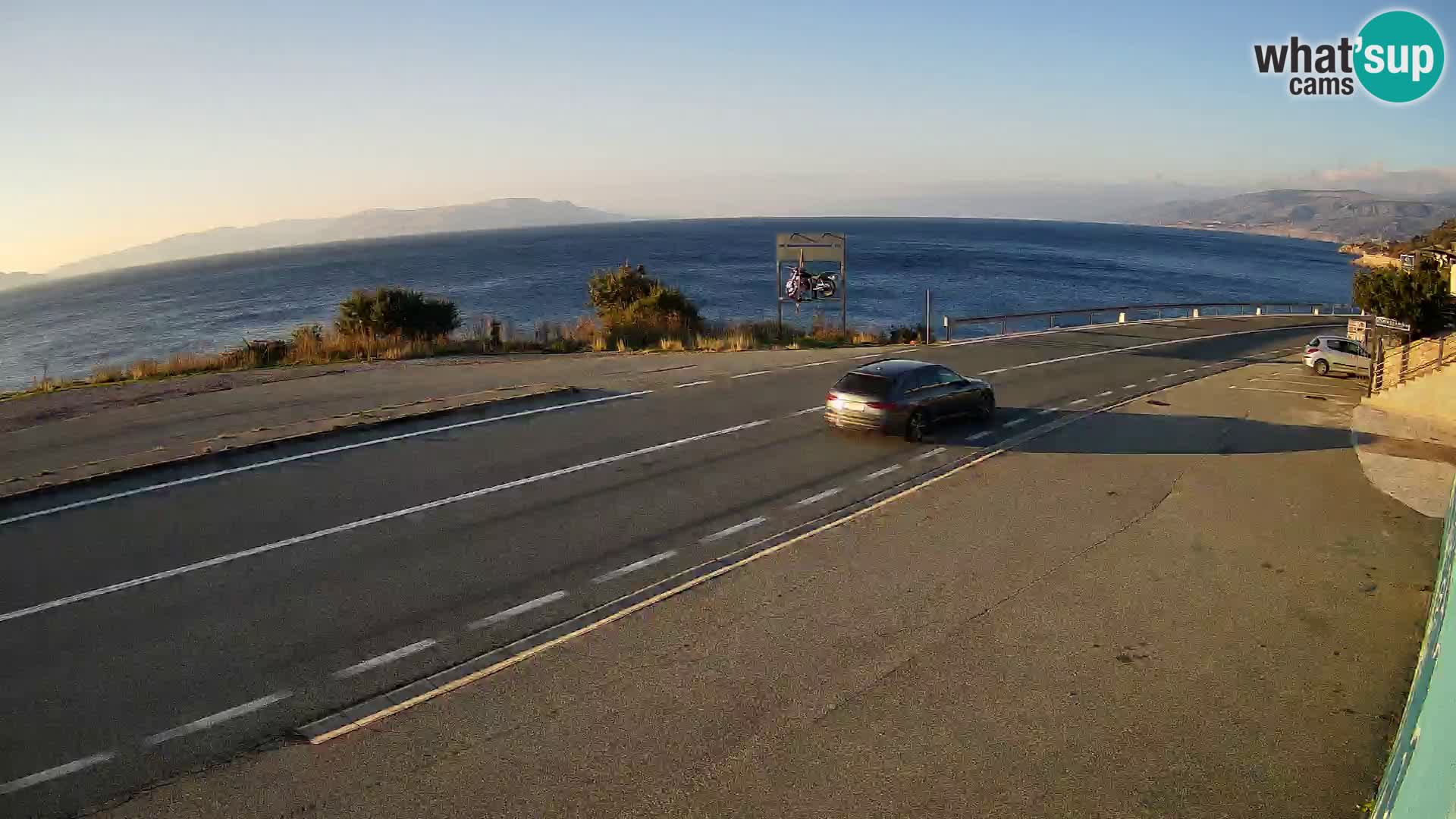 Kamera Jadranska Magistrala D8 pri SENJu – pogled na otok KRK