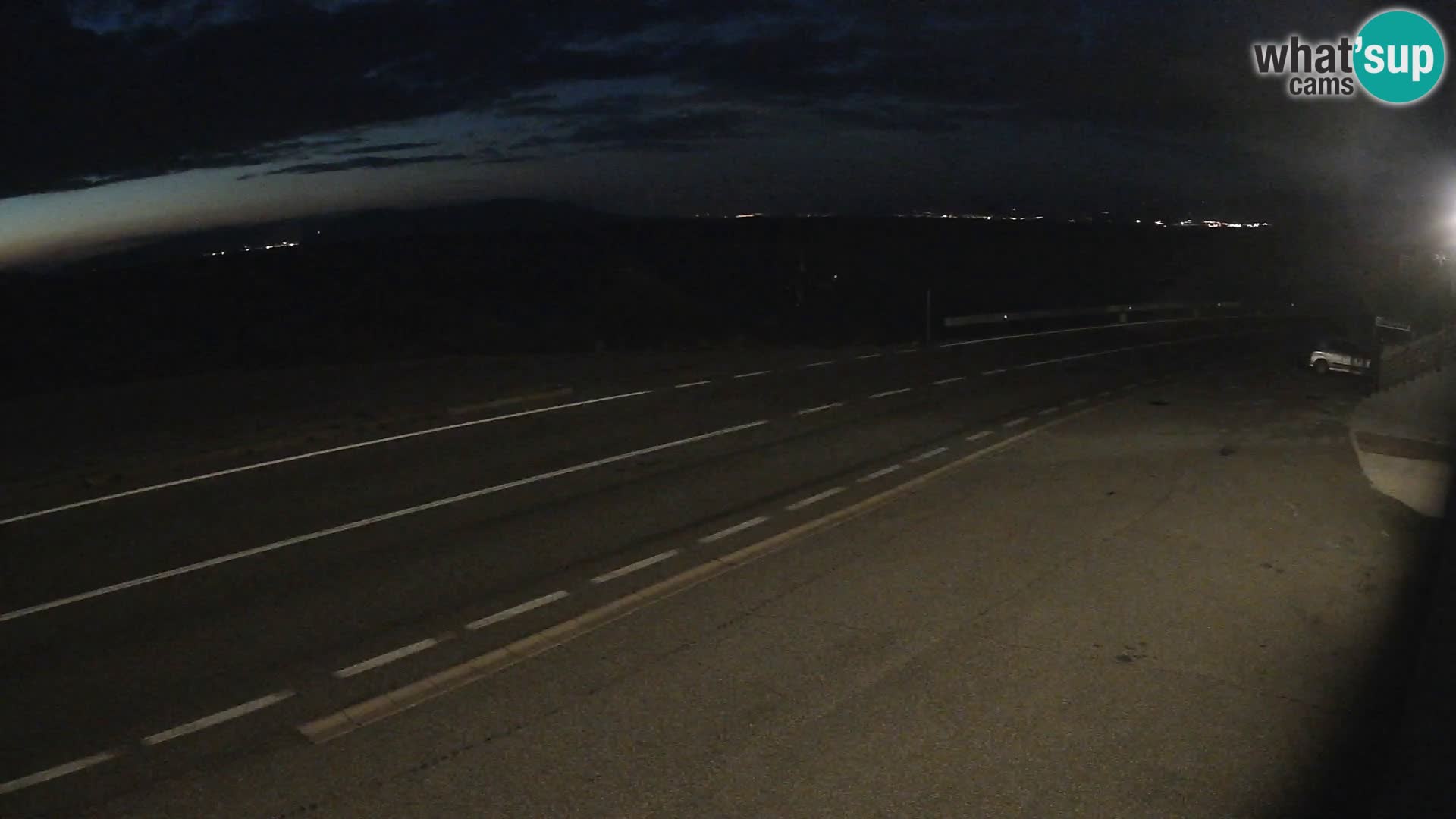 Kamera Jadranska Magistrala D8 pri SENJu – pogled na otok KRK