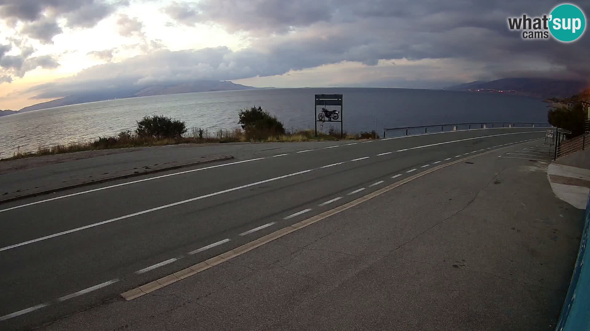 Webcam autopista adriática D8 cerca de SENJ – vista de la isla de KRK