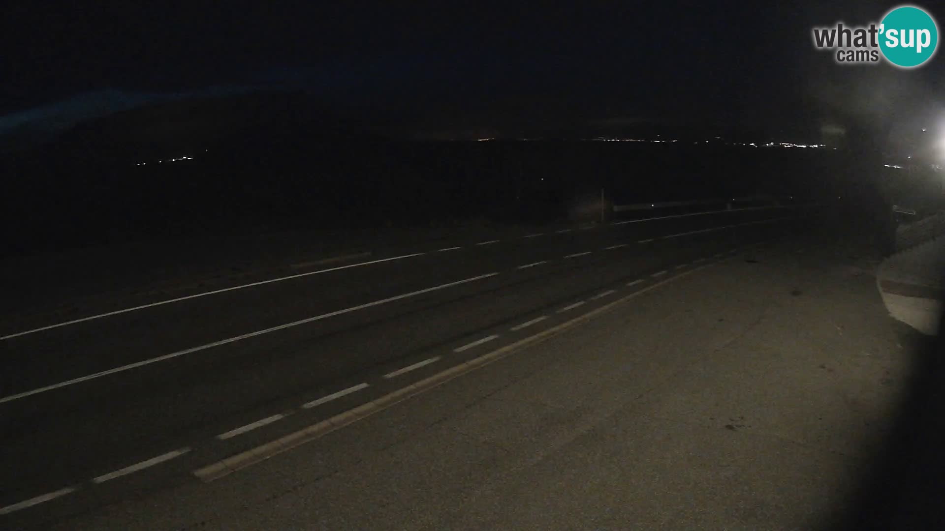 Kamera Jadranska Magistrala D8 pri SENJu – pogled na otok KRK