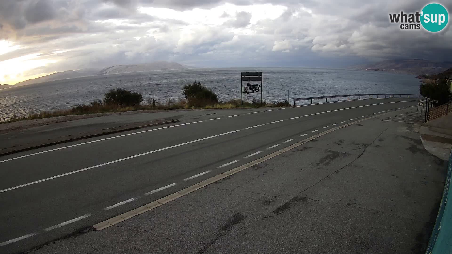 Webcam autopista adriática D8 cerca de SENJ – vista de la isla de KRK
