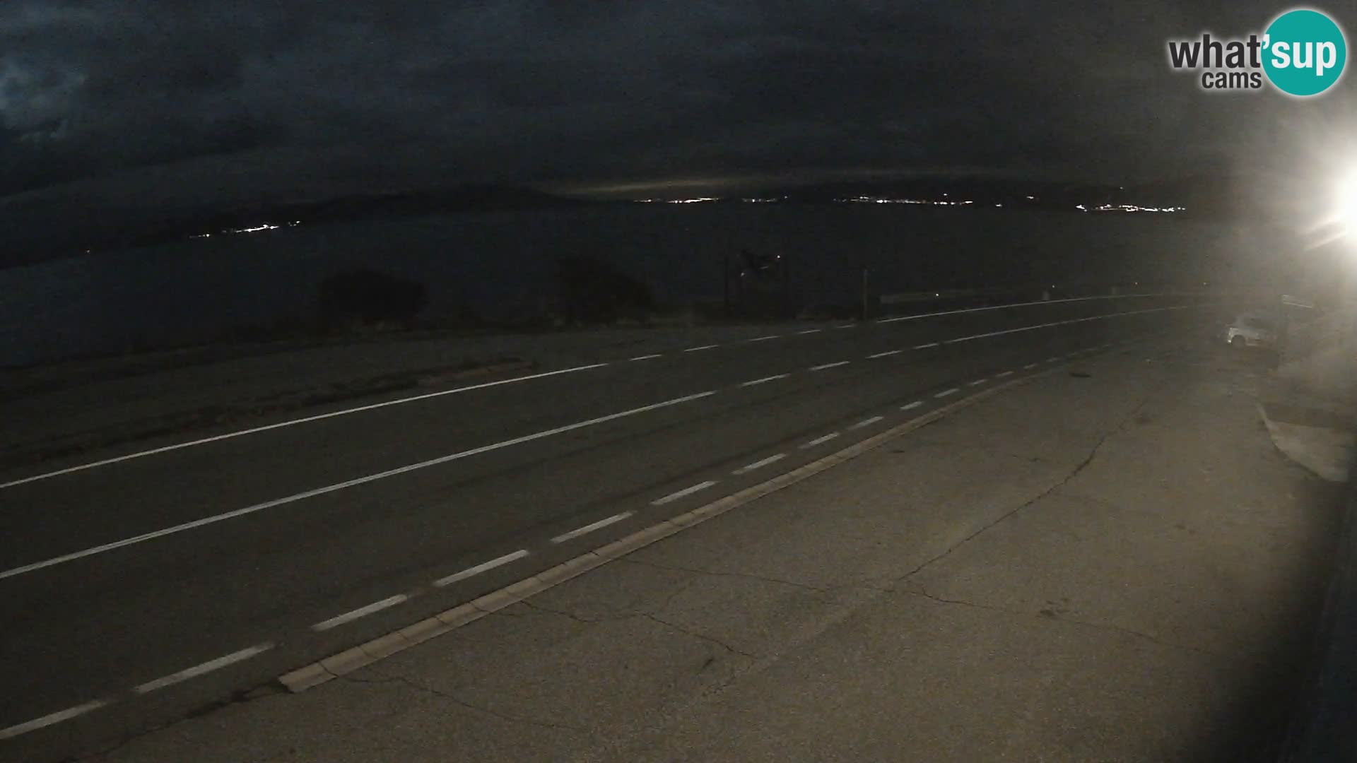 Kamera Jadranska Magistrala D8 pri SENJu – pogled na otok KRK