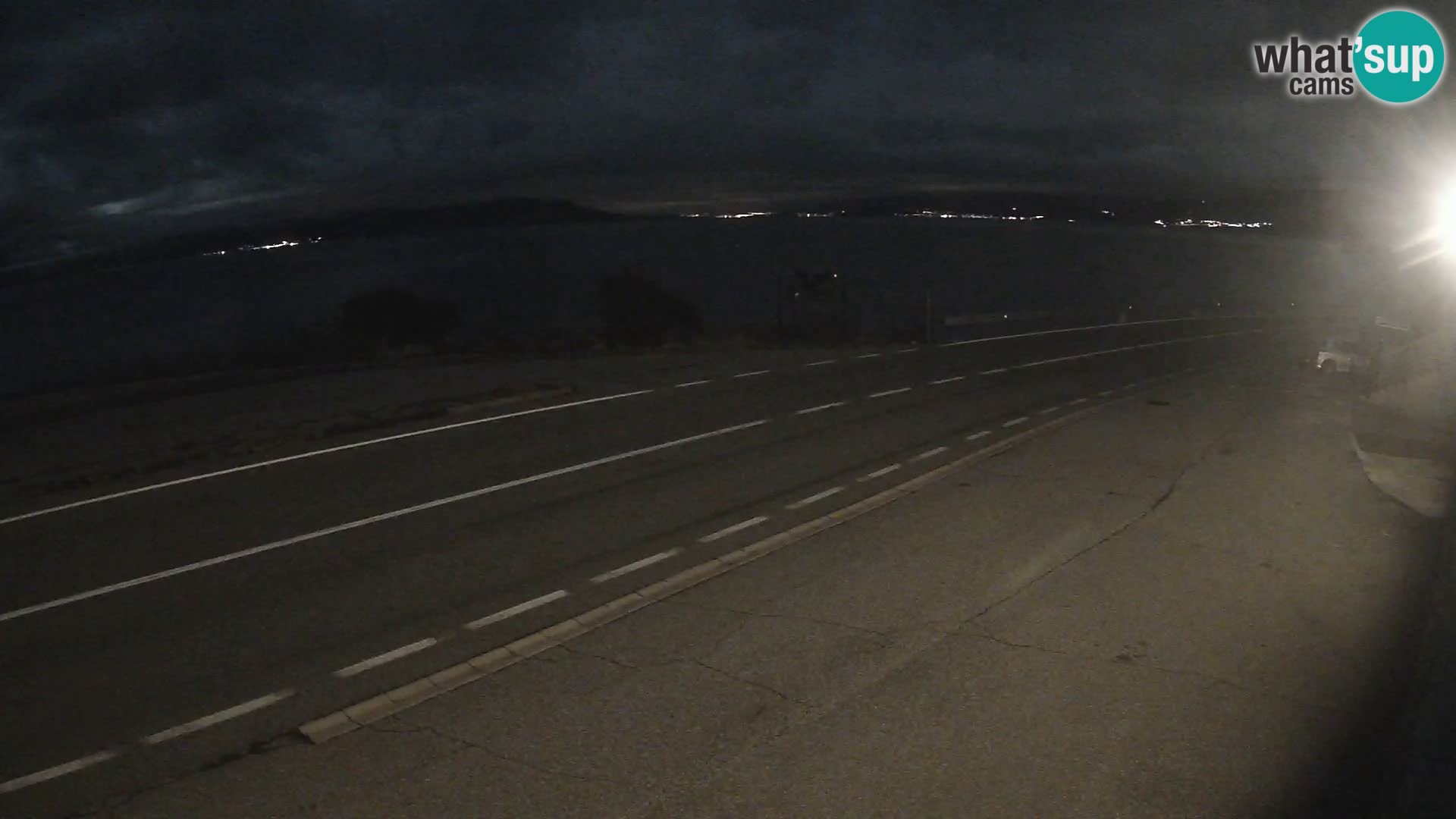 Kamera Jadranska Magistrala D8 pri SENJu – pogled na otok KRK