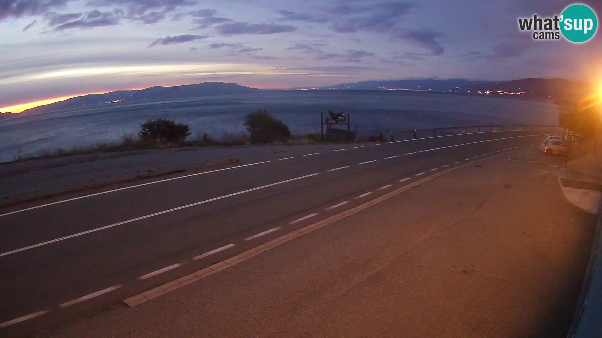 Kamera Jadranska Magistrala D8 pri SENJu – pogled na otok KRK