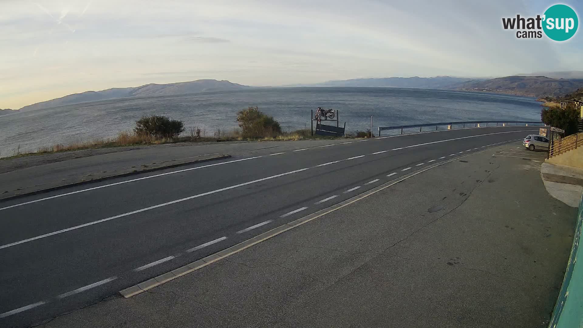 Kamera Jadranska Magistrala D8 pri SENJu – pogled na otok KRK