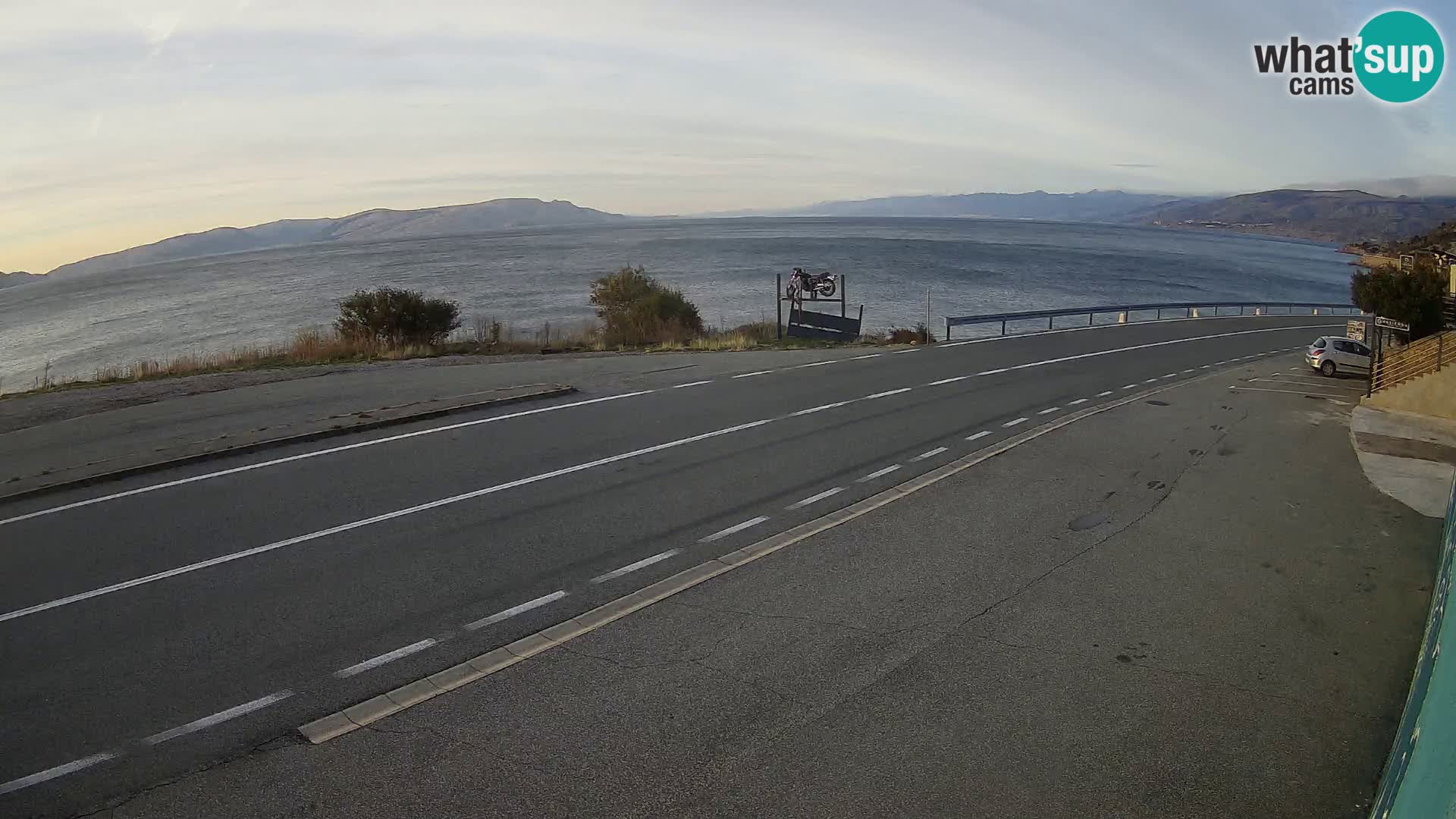 Kamera Jadranska Magistrala D8 pri SENJu – pogled na otok KRK