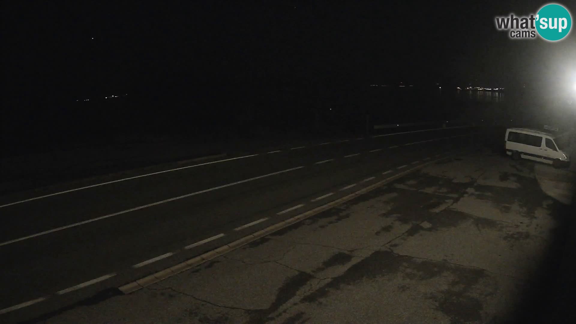 Kamera Jadranska Magistrala D8 pri SENJu – pogled na otok KRK