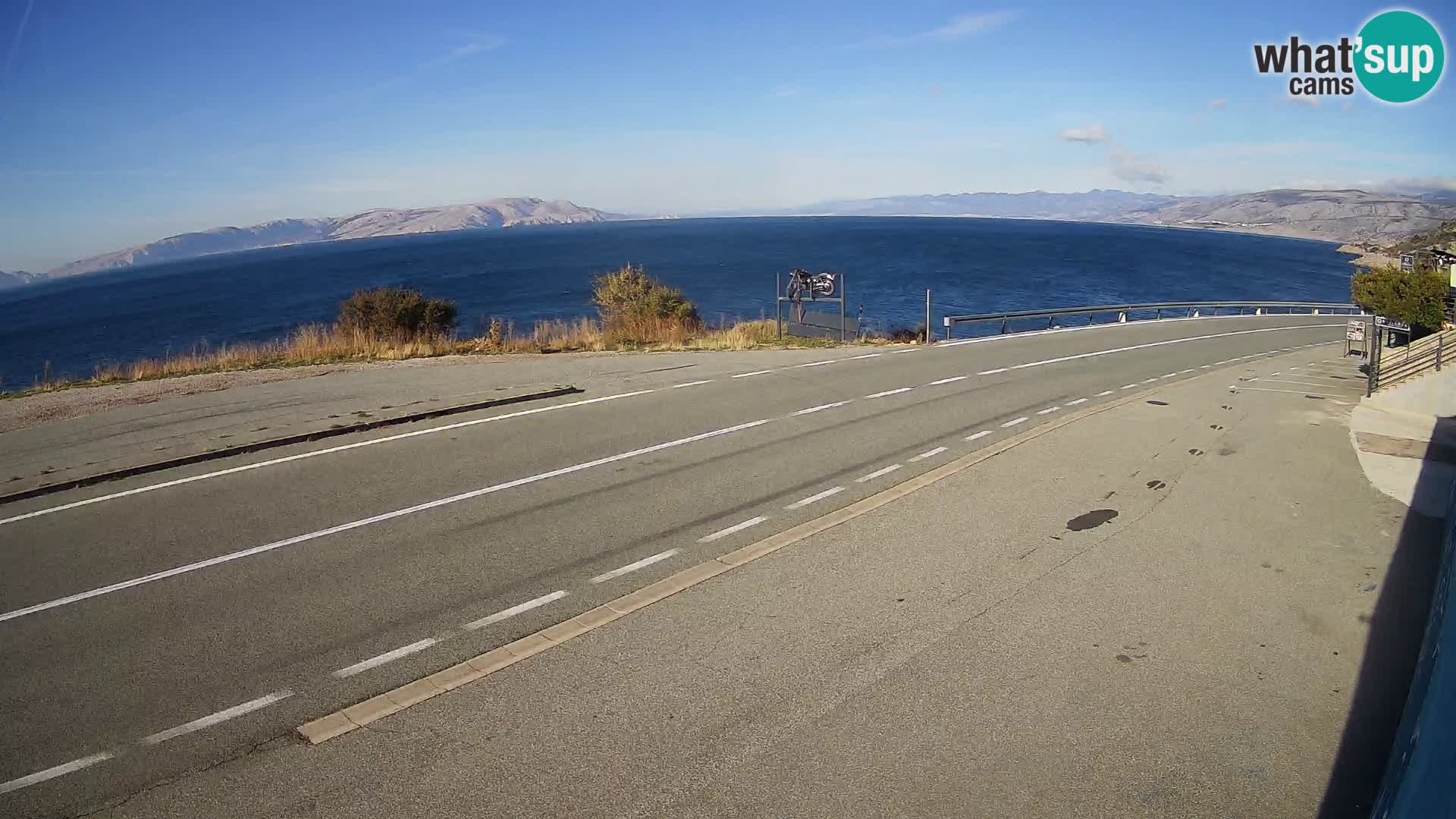 Kamera Jadranska Magistrala D8 pri SENJu – pogled na otok KRK