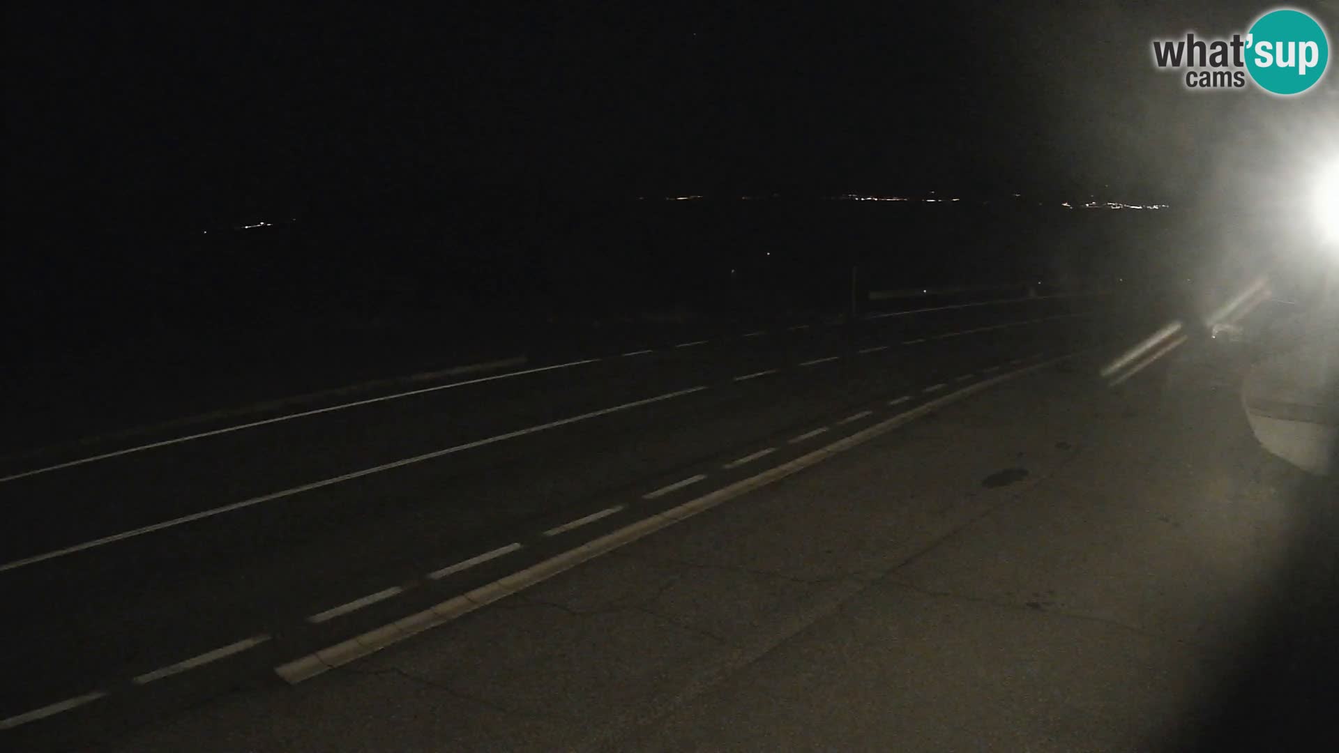 Kamera Jadranska Magistrala D8 pri SENJu – pogled na otok KRK