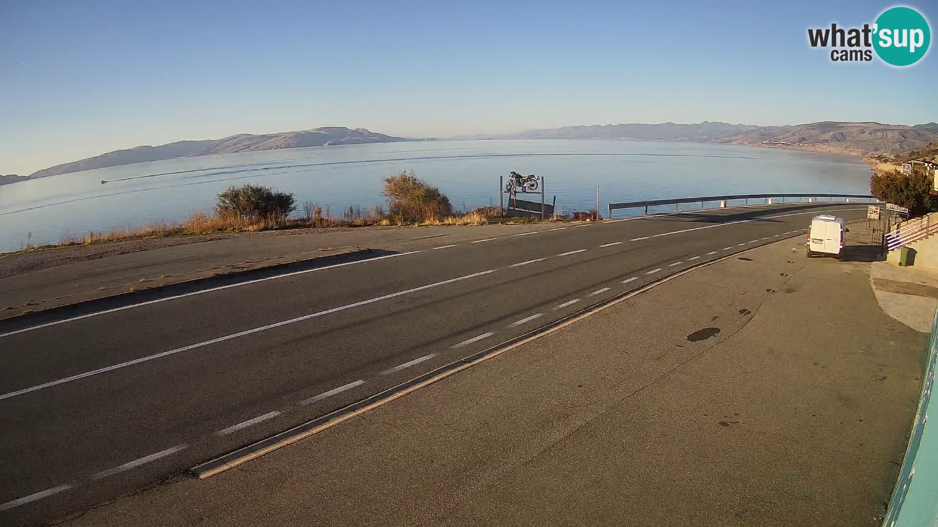 Kamera Jadranska Magistrala D8 pri SENJu – pogled na otok KRK