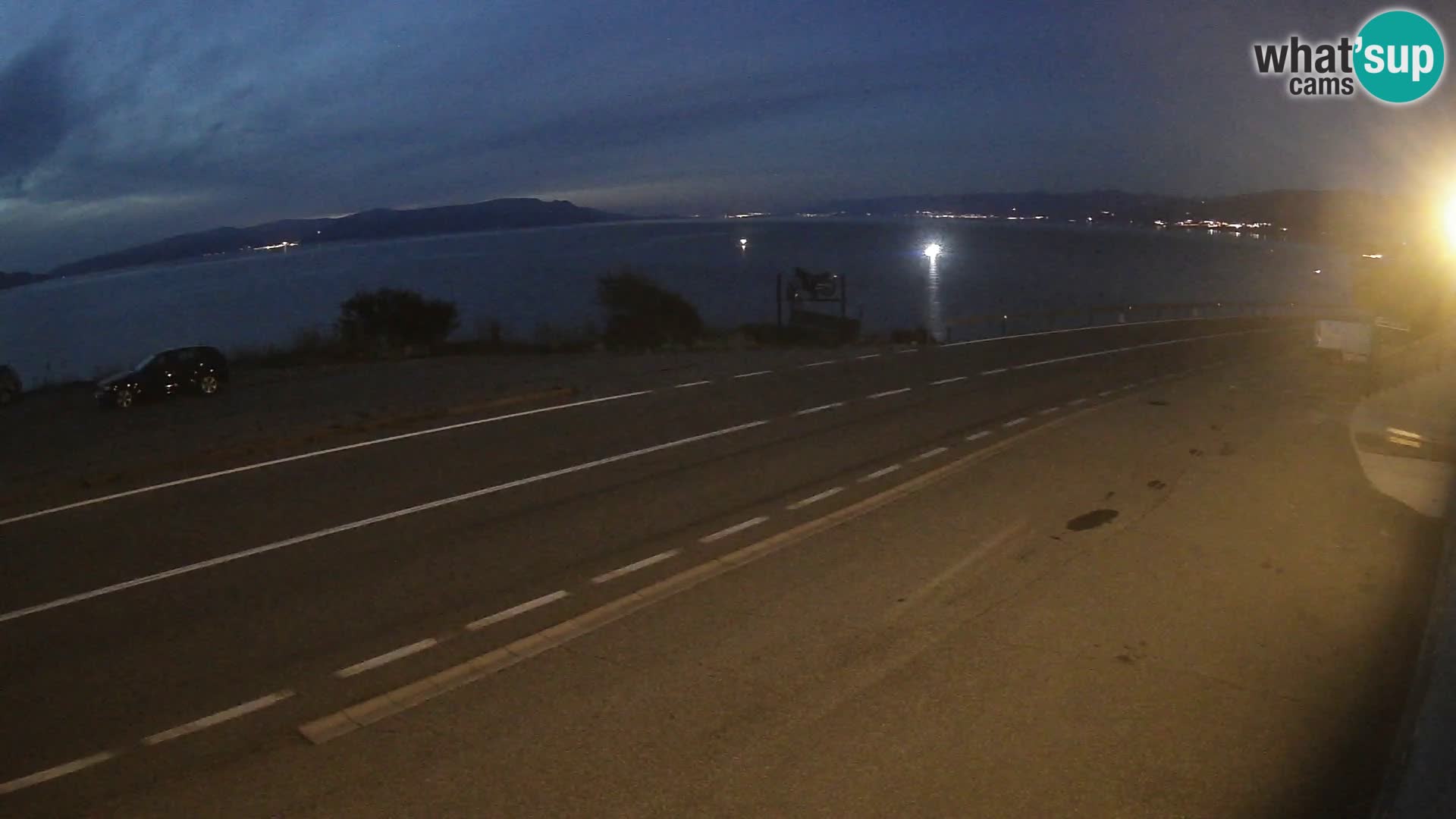 Kamera Jadranska Magistrala D8 pri SENJu – pogled na otok KRK