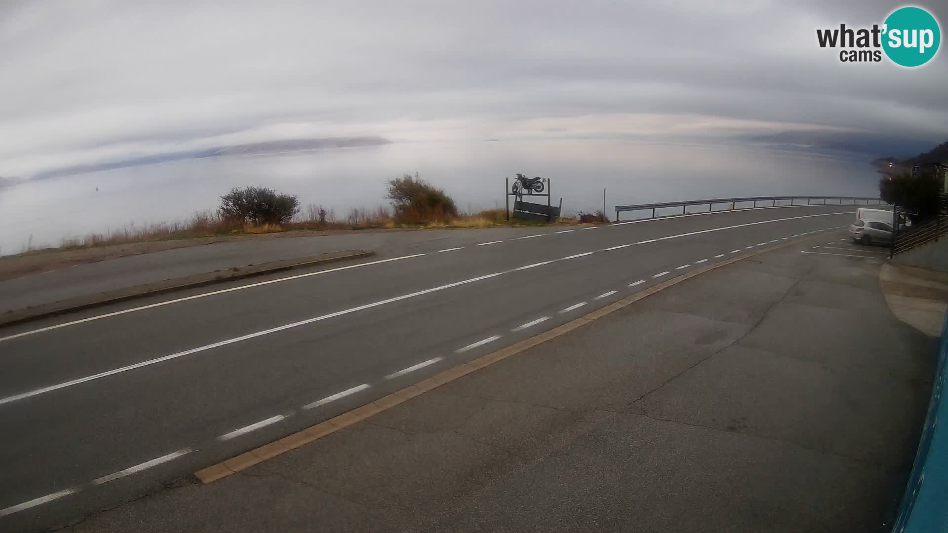 Kamera Jadranska Magistrala D8 pri SENJu – pogled na otok KRK