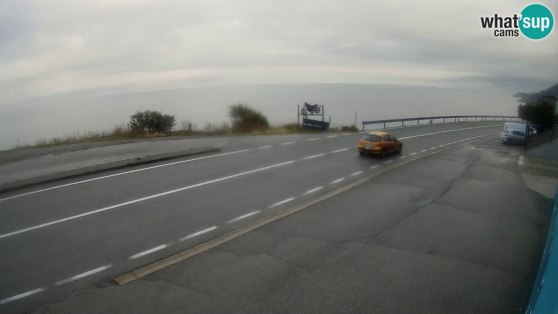 Kamera Jadranska Magistrala D8 pri SENJu – pogled na otok KRK