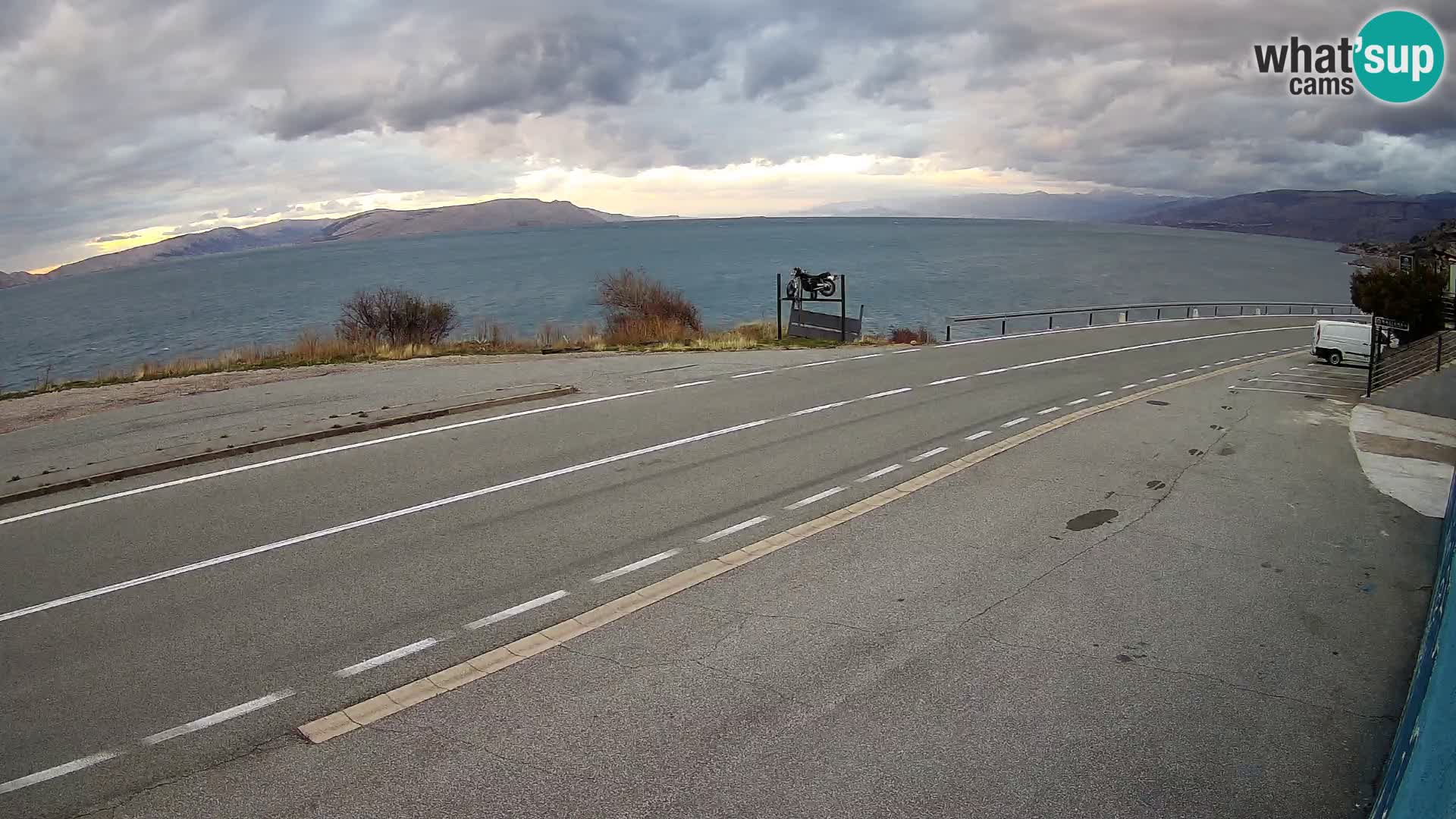 Kamera Jadranska Magistrala D8 pri SENJu – pogled na otok KRK